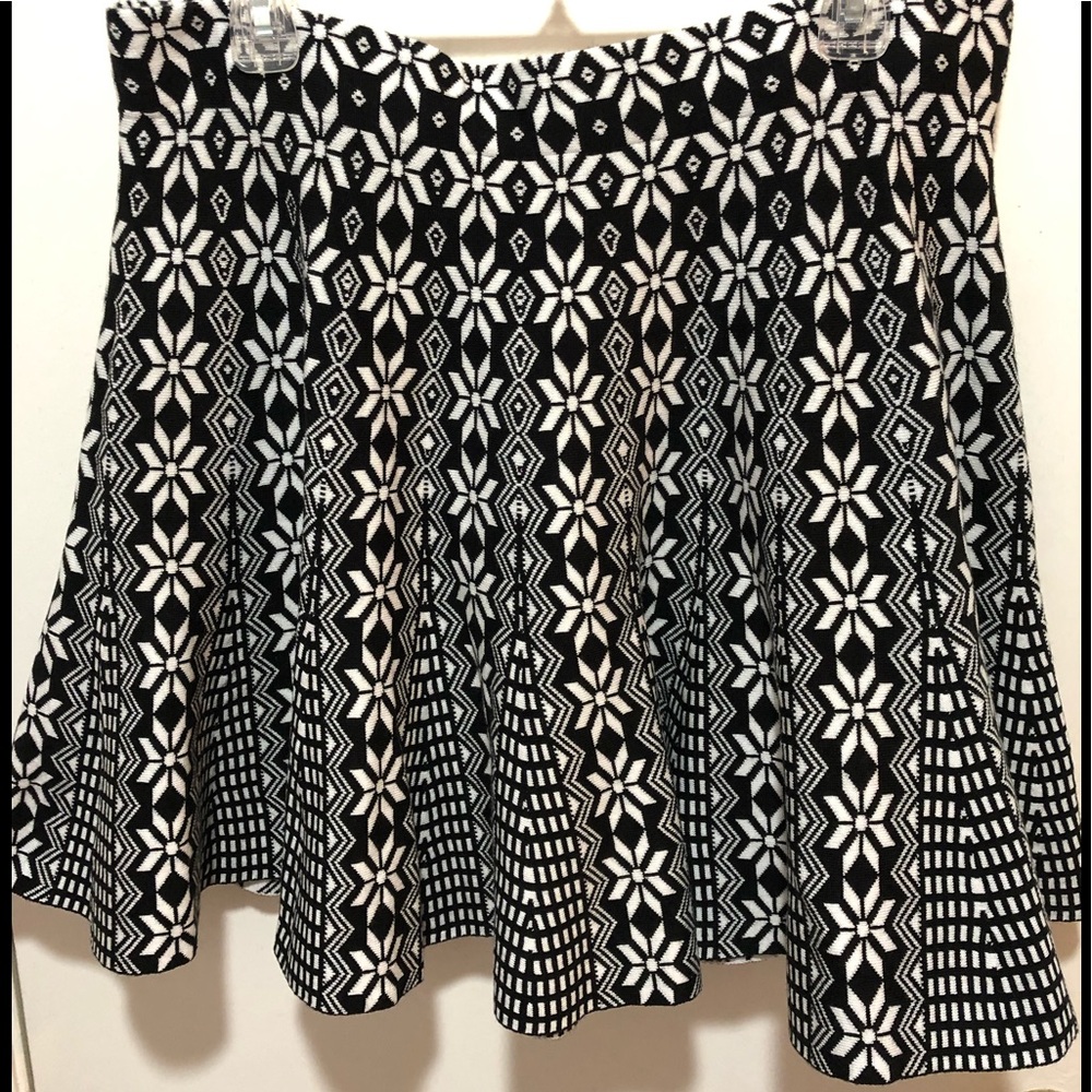 EUC Black and White Reversible skater skirt XXL